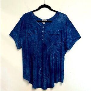 Sienna Grace Blue Marbled Floral Stitched Women’s Size 2X Pleated Curved Hem Top